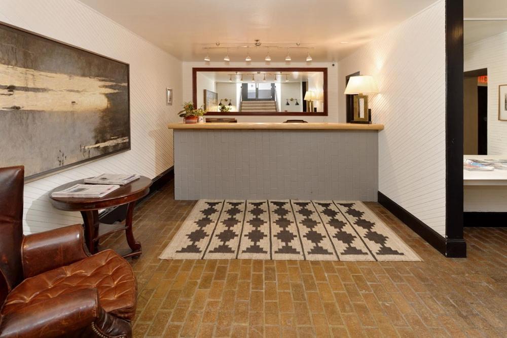 Independence Square 304, Stylish Hotel Room With Downtown Views & Great Location أسبن المظهر الخارجي الصورة
